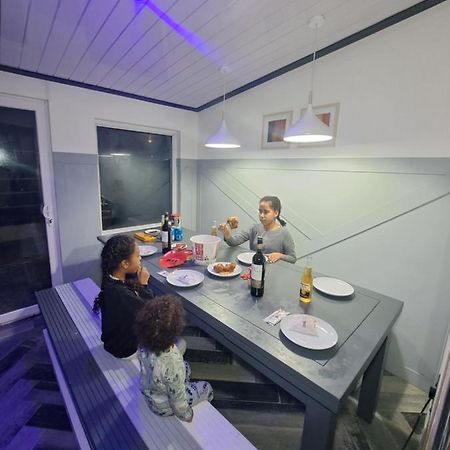 Family Holiday With Hot Tub , Family Groups Only แบล็คพูล ภายนอก รูปภาพ