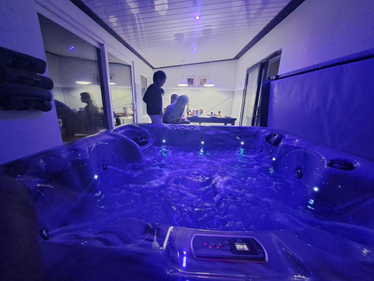 Family Holiday With Hot Tub , Family Groups Only แบล็คพูล ภายนอก รูปภาพ